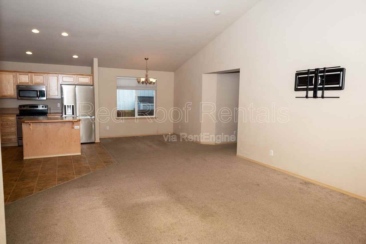 20121 96th Ave E - Photo 7 of 31