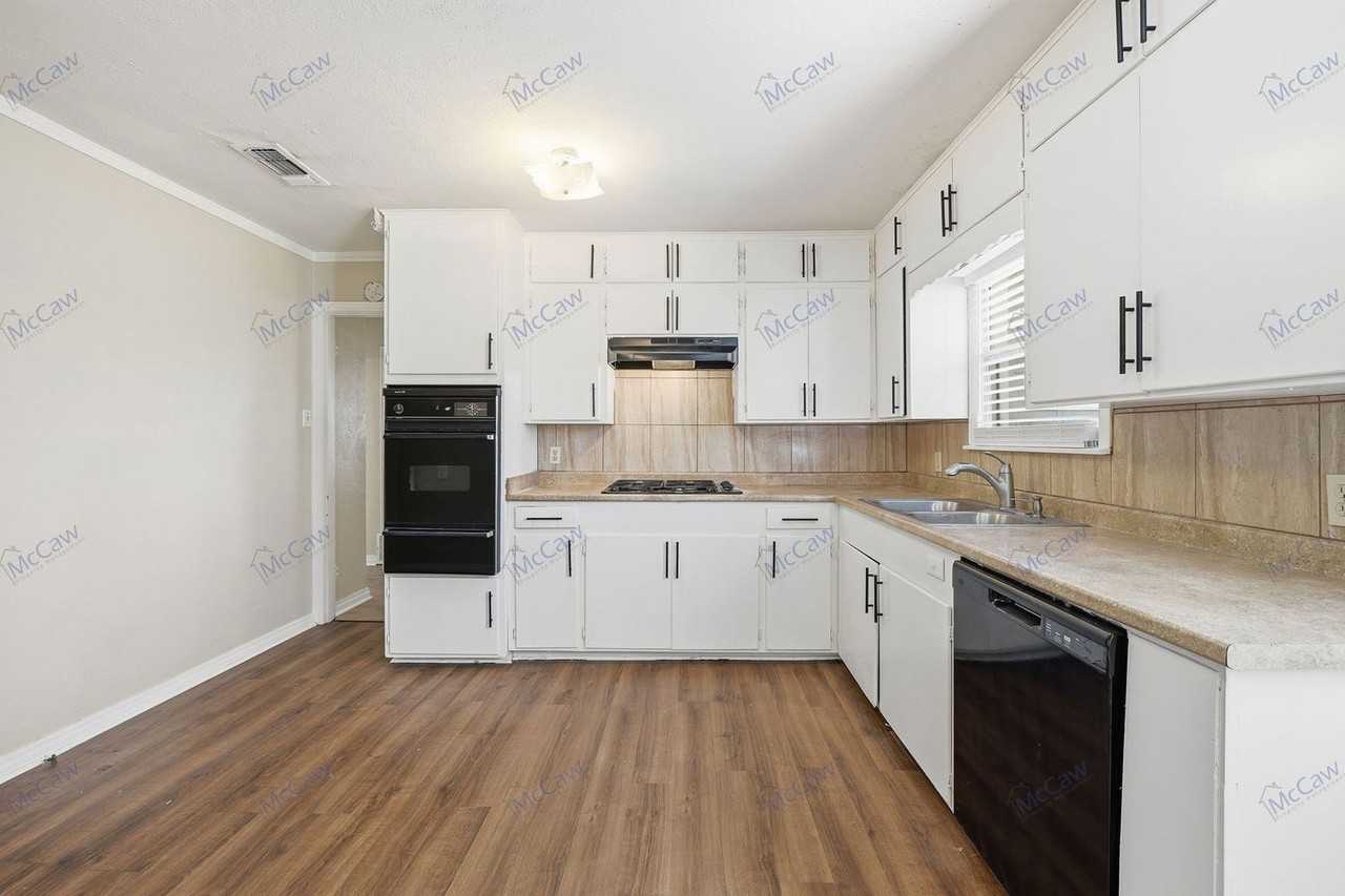 208 Westfork Dr - Photo 7 of 22