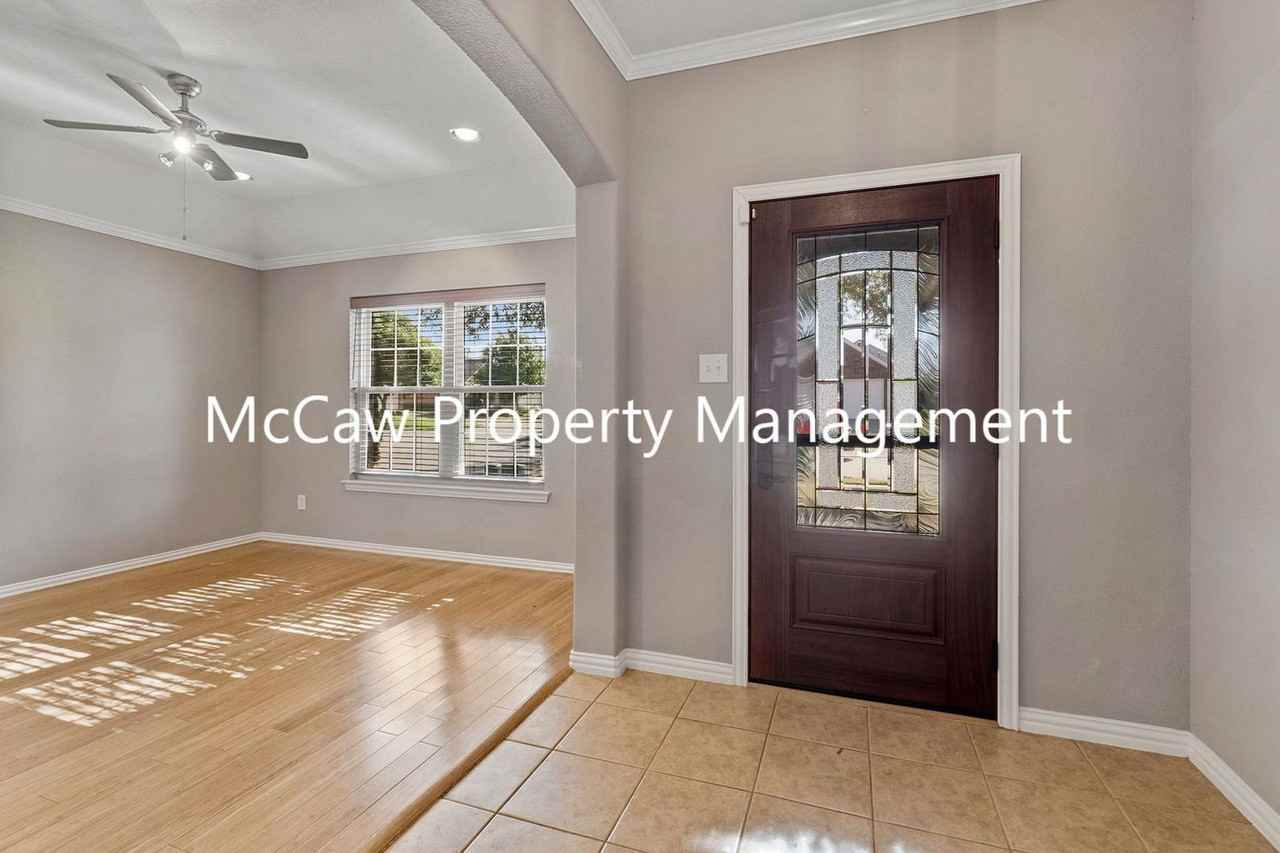 604 Creekside Drive - Photo 3 of 20