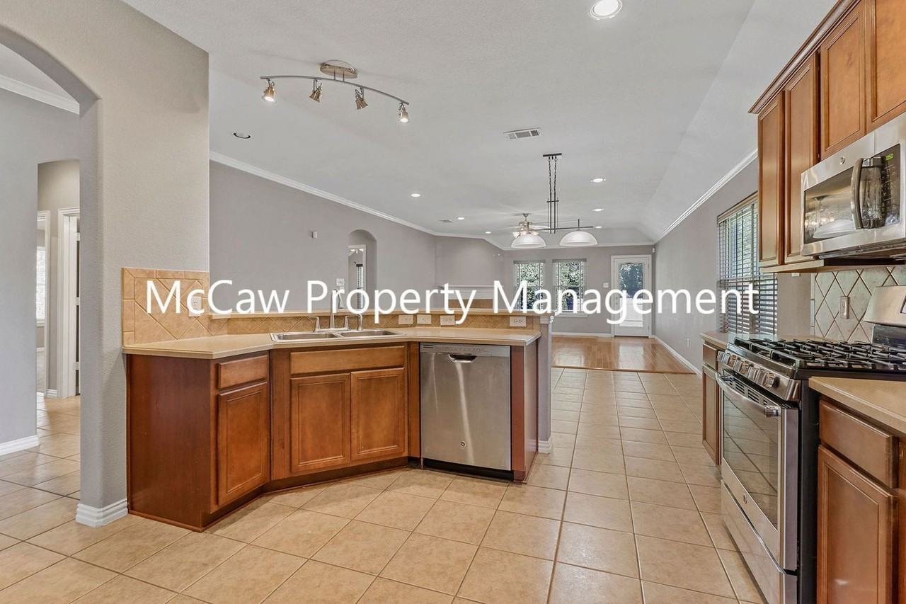 604 Creekside Drive - Photo 5 of 20