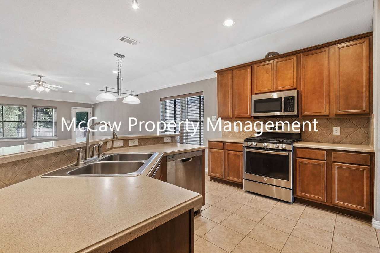 604 Creekside Drive - Photo 6 of 20