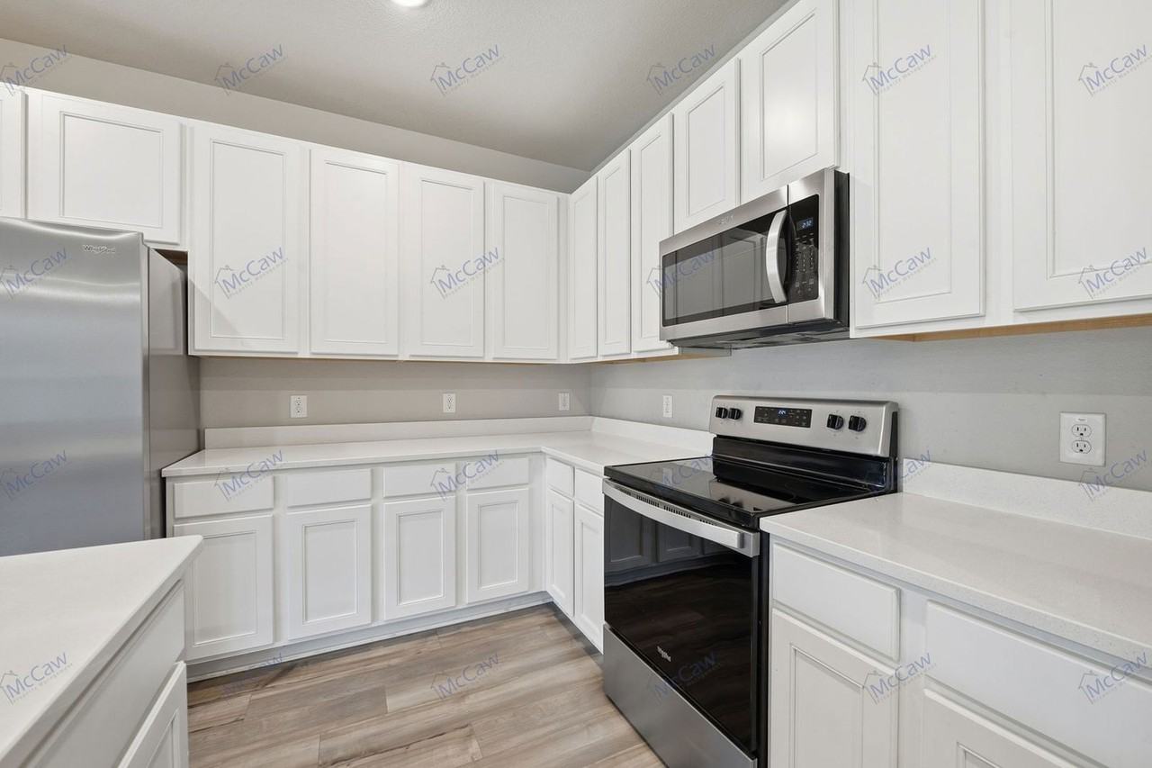 8005 Gangway Drive - Photo 7 of 25