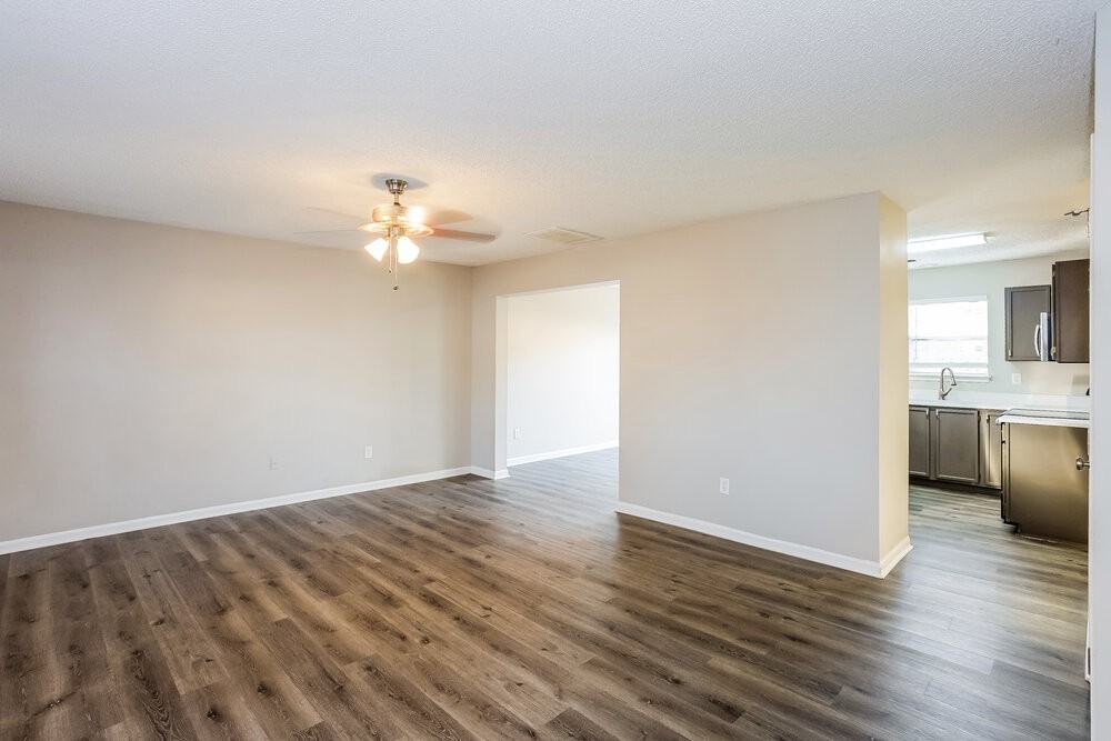 427 Amhurst St Sw - Photo 7 of 17