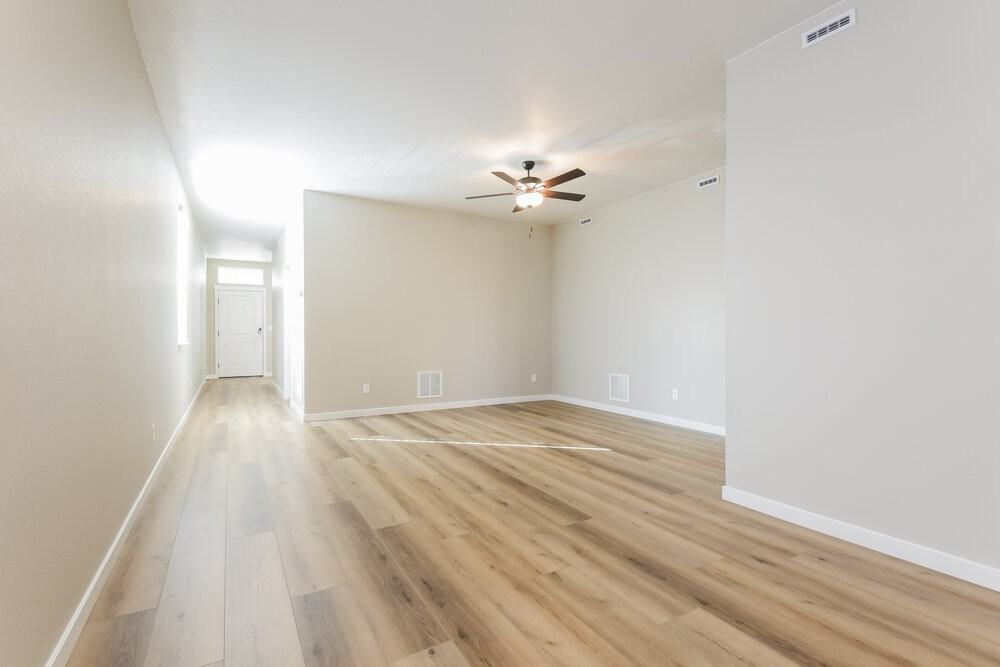 9404 Yampa St - Photo 4 of 16