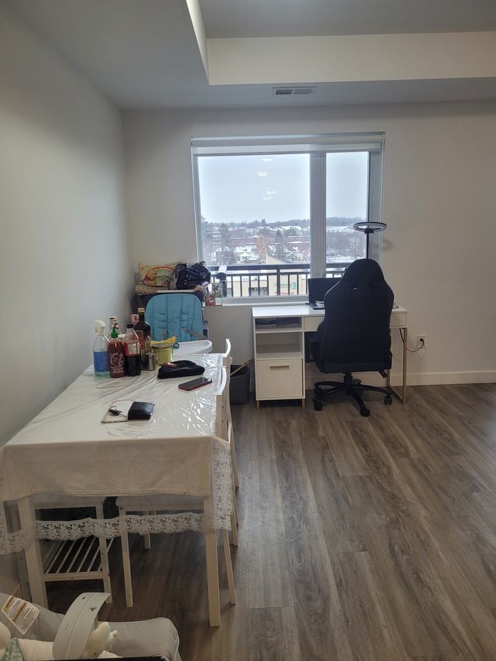 221 Victoria Street North - Photo 5 of 12