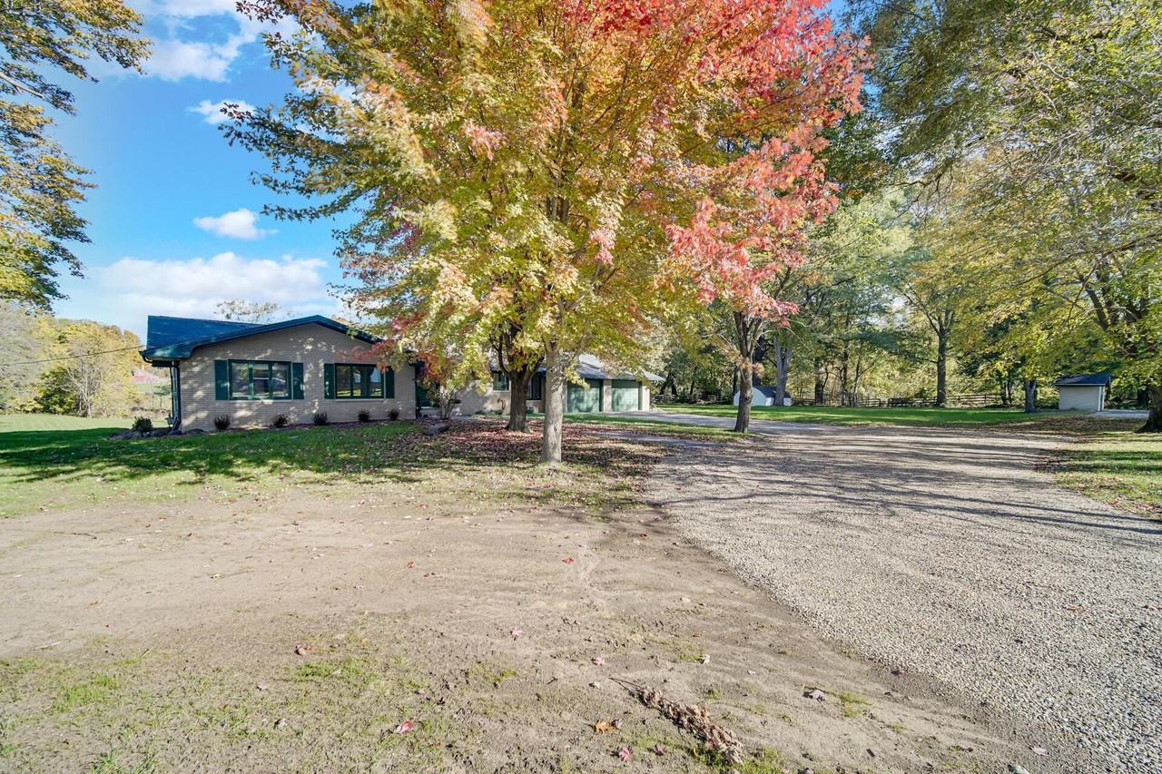 6271 N 525 W - Photo 2 of 38