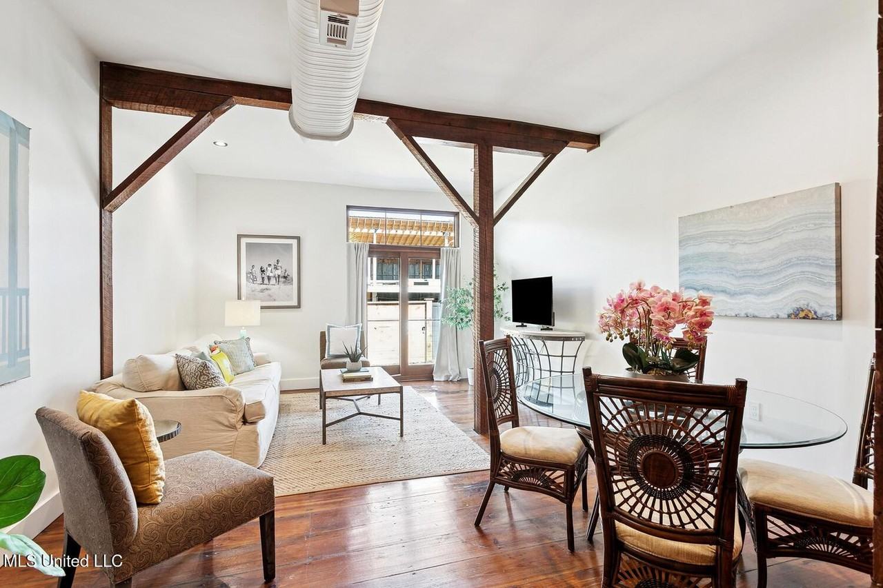 301 S Toulme St - Photo 2 of 26