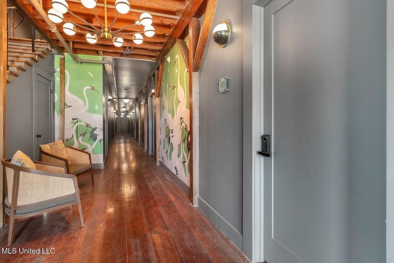 301 S Toulme St - Photo 4 of 26