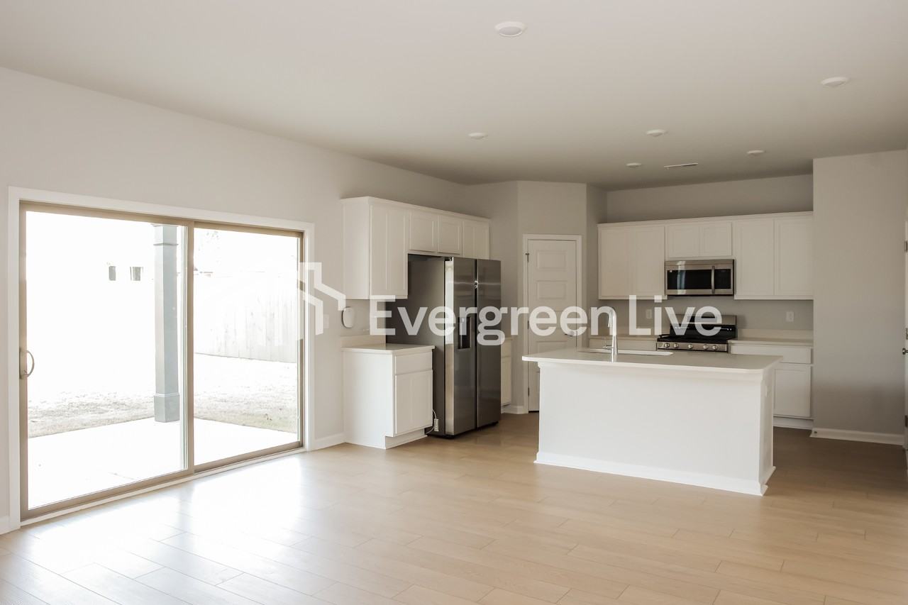 28599 Halford Dr - Photo 4 of 16