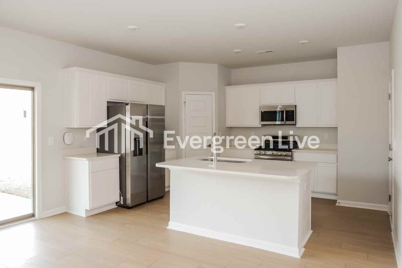 28599 Halford Dr - Photo 5 of 16