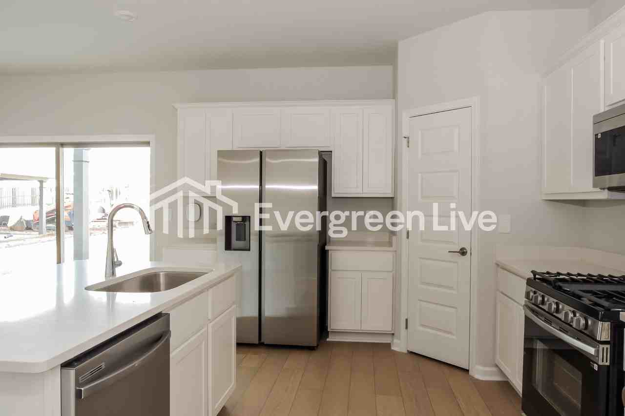 28599 Halford Dr - Photo 6 of 16