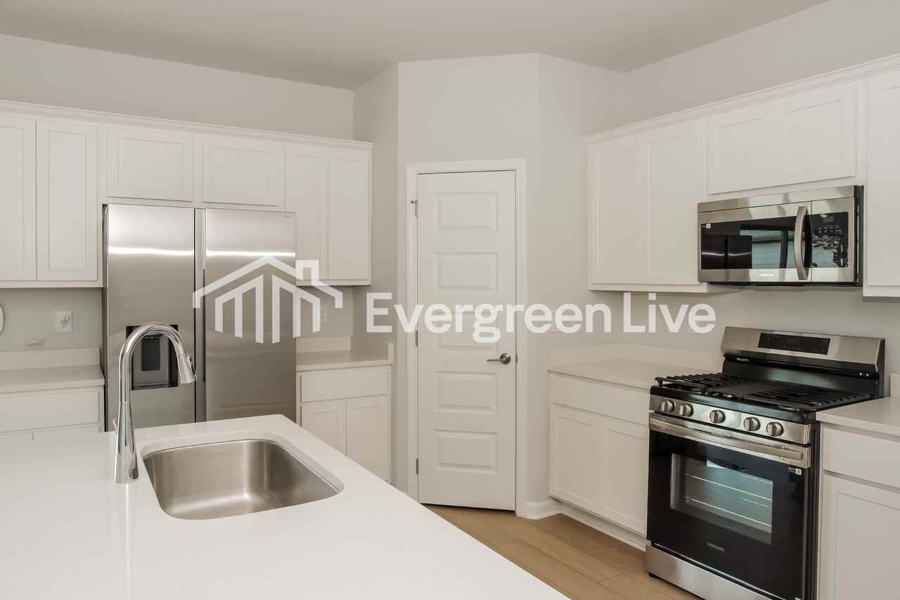 28599 Halford Dr - Photo 7 of 16