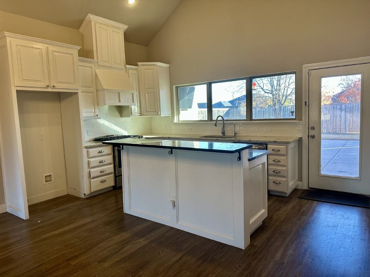 3707 134th Street - Photo 4 of 20