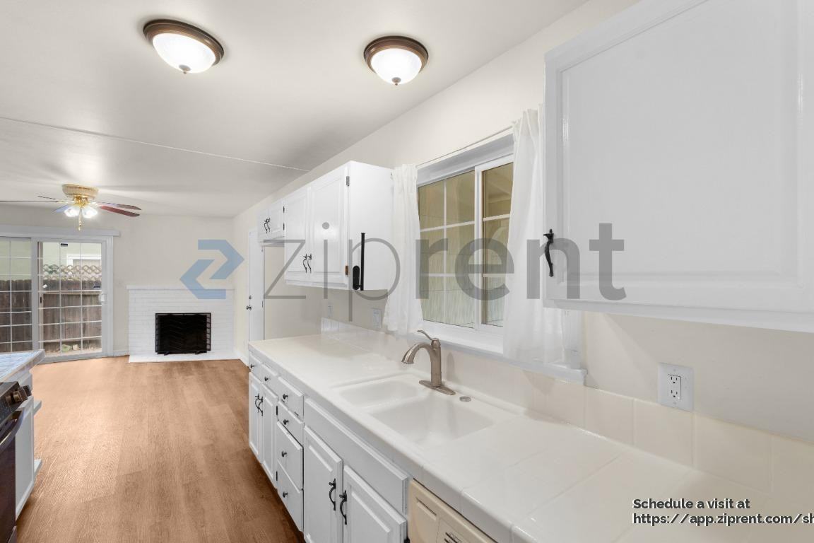 9033 Fashion Dr - Photo 6 of 19