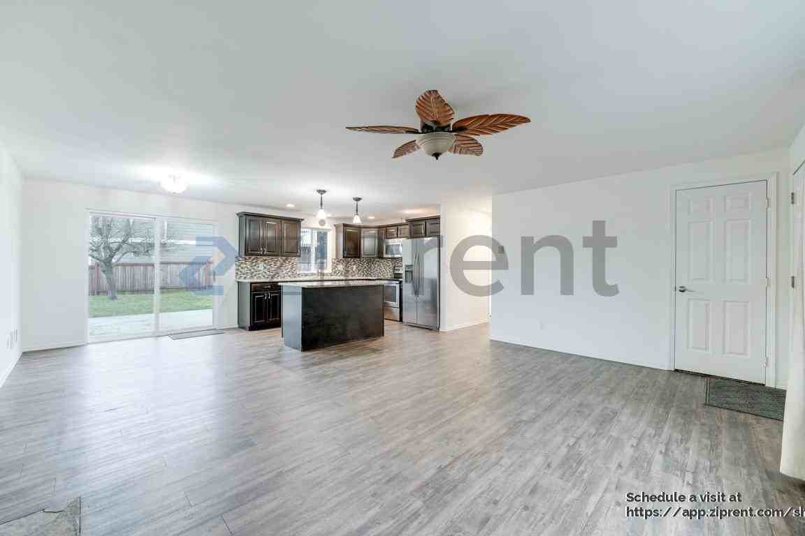 9516 Holly Drive - Photo 7 of 27