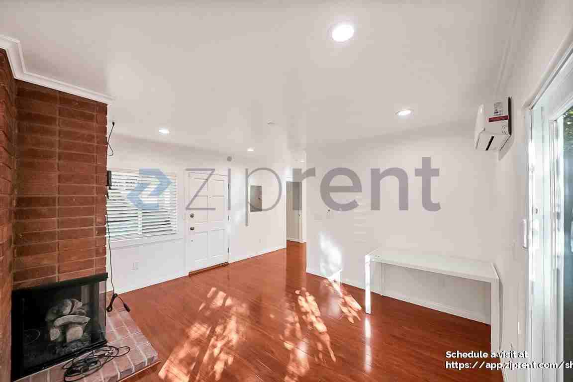2122 North Beverly Glen Boulevard - Photo 6 of 20