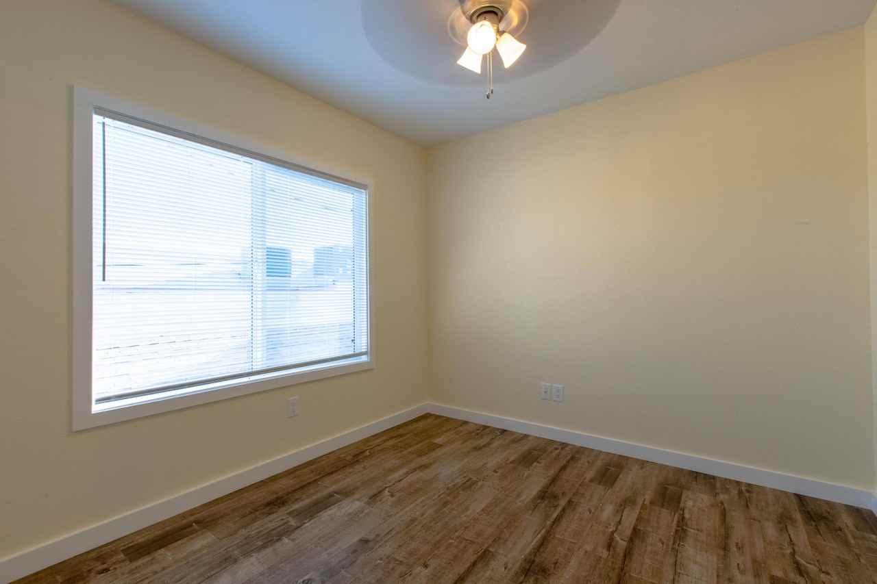 121 S Gless St - Photo 3 of 6