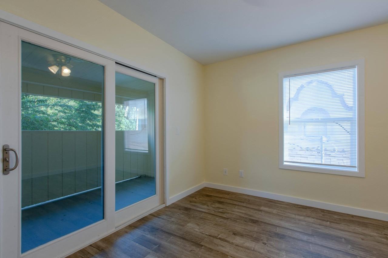 121 S Gless St - Photo 4 of 6