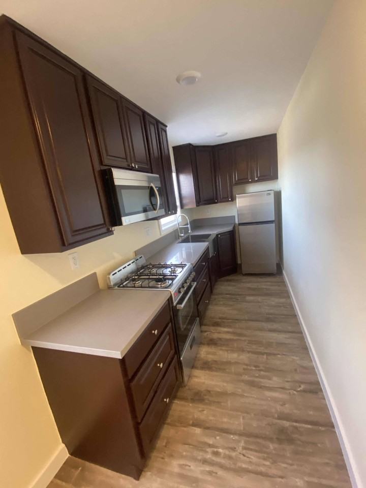 1412 W Florence Ave - Photo 2 of 6