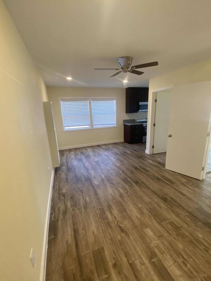 1412 W Florence Ave - Photo 3 of 6