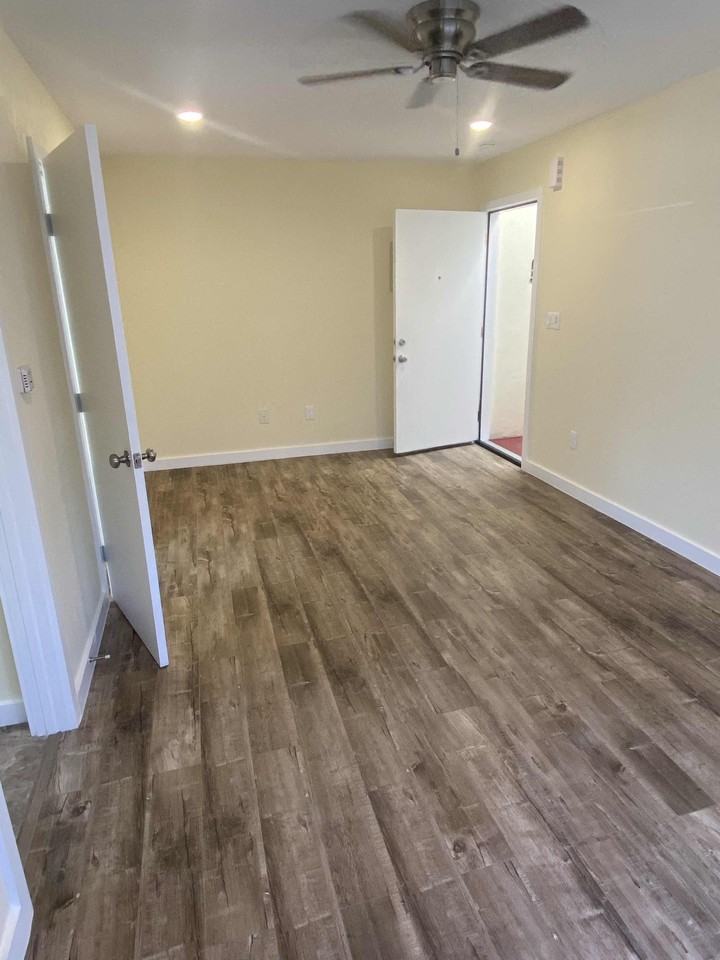 1412 W Florence Ave - Photo 4 of 6