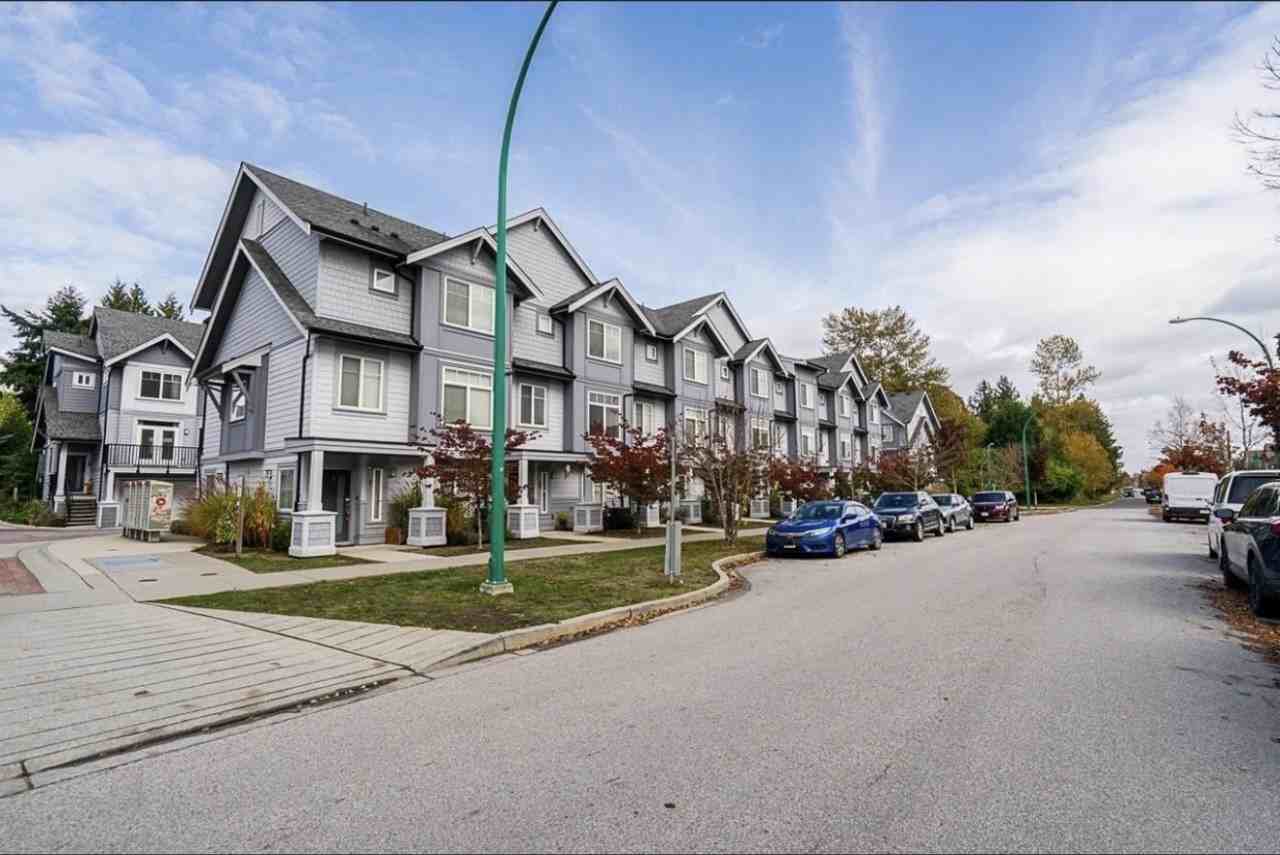 19239 70 Avenue - Photo 2 of 28