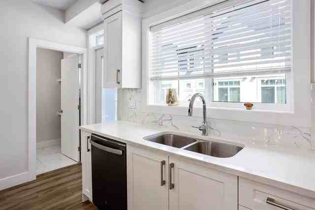 19239 70 Avenue - Photo 5 of 28