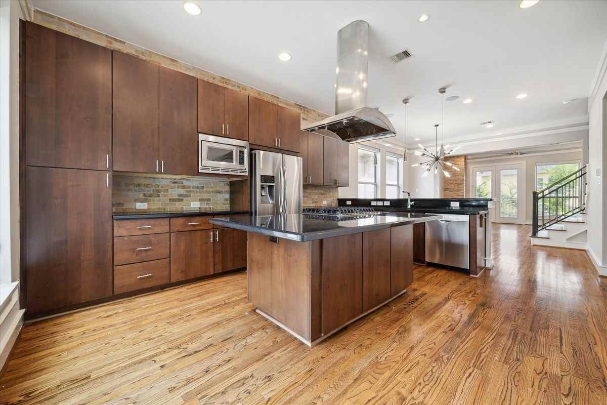 6126 Clyde Street - Photo 5 of 20