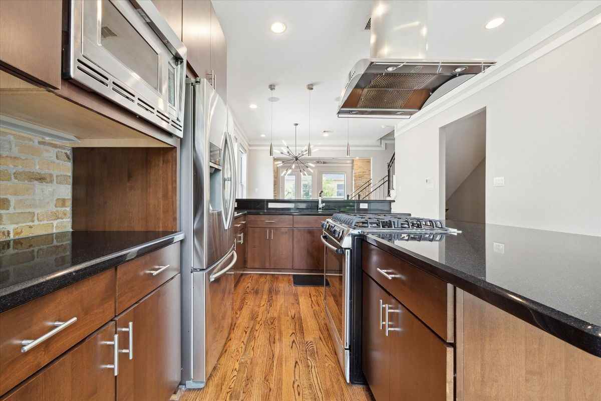 6126 Clyde Street - Photo 6 of 20