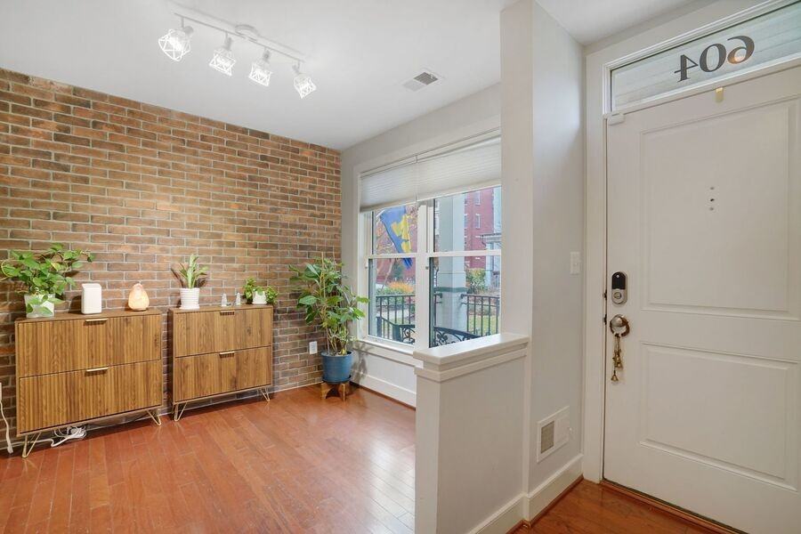 604 Regent Place Northeast - Photo 4 of 43