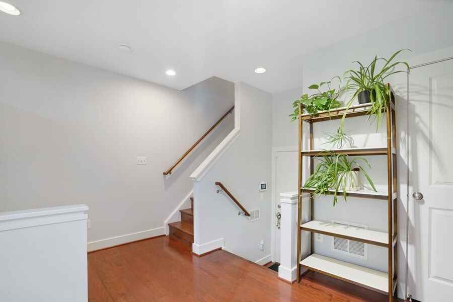 604 Regent Place Northeast - Photo 7 of 43