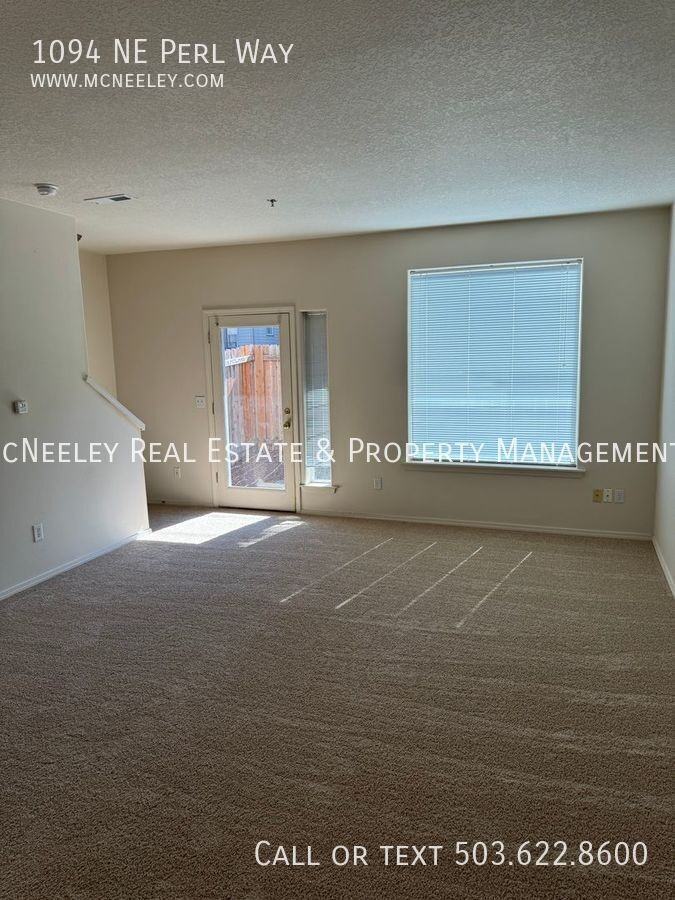 1094 Ne Perl Way - Photo 3 of 14