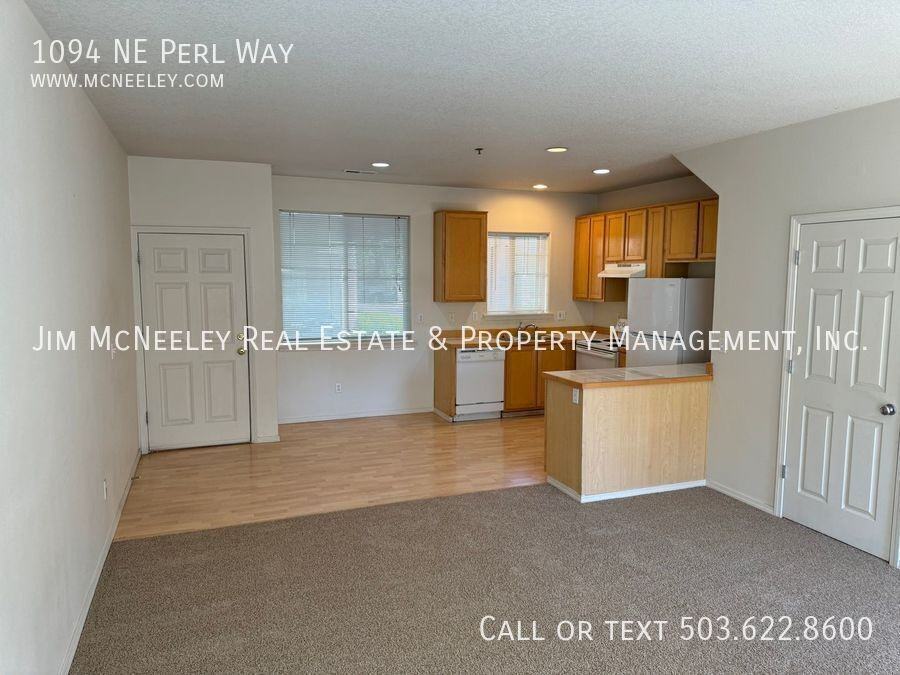 1094 Ne Perl Way - Photo 4 of 14