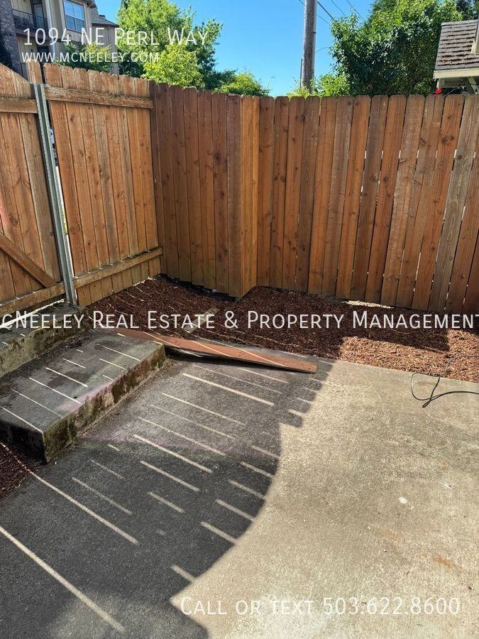 1094 Ne Perl Way - Photo 5 of 14