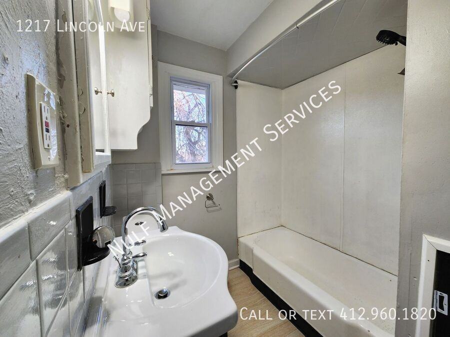 1217 Lincoln Avenue - Photo 5 of 9