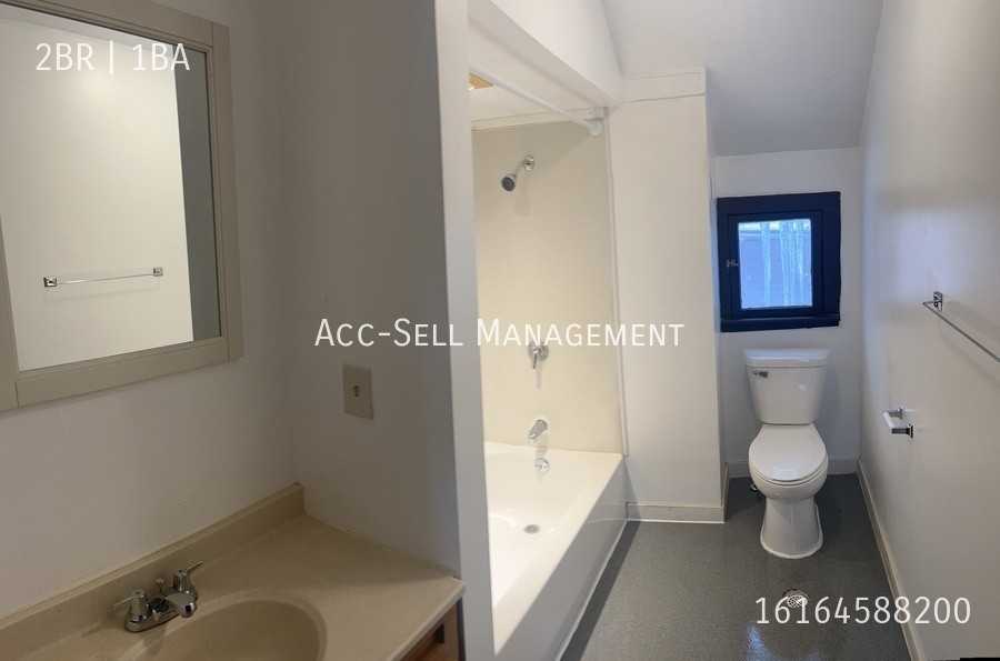 836 Coit Avenue Northeast - Photo 3 of 7