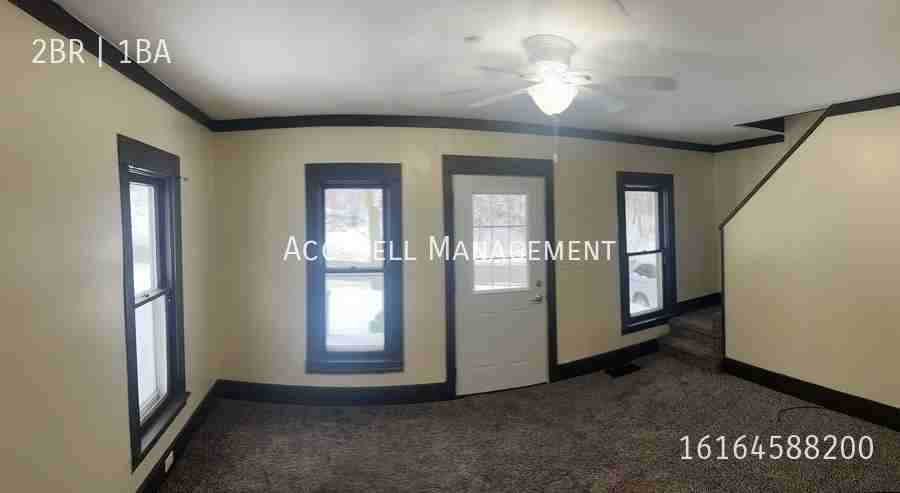 836 Coit Avenue Northeast - Photo 5 of 7