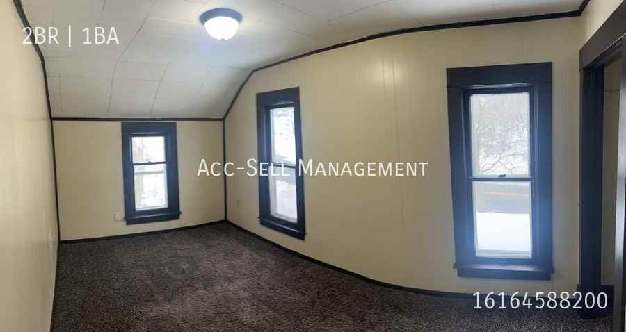 836 Coit Avenue Northeast - Photo 6 of 7