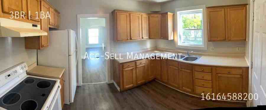 956 Adams Street Southeast - Photo 2 of 11