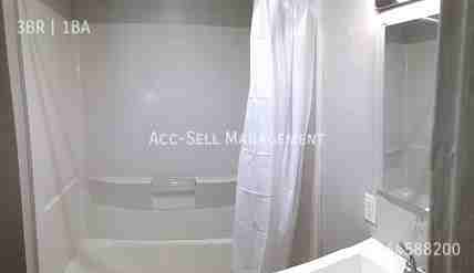 956 Adams Street Southeast - Photo 4 of 11