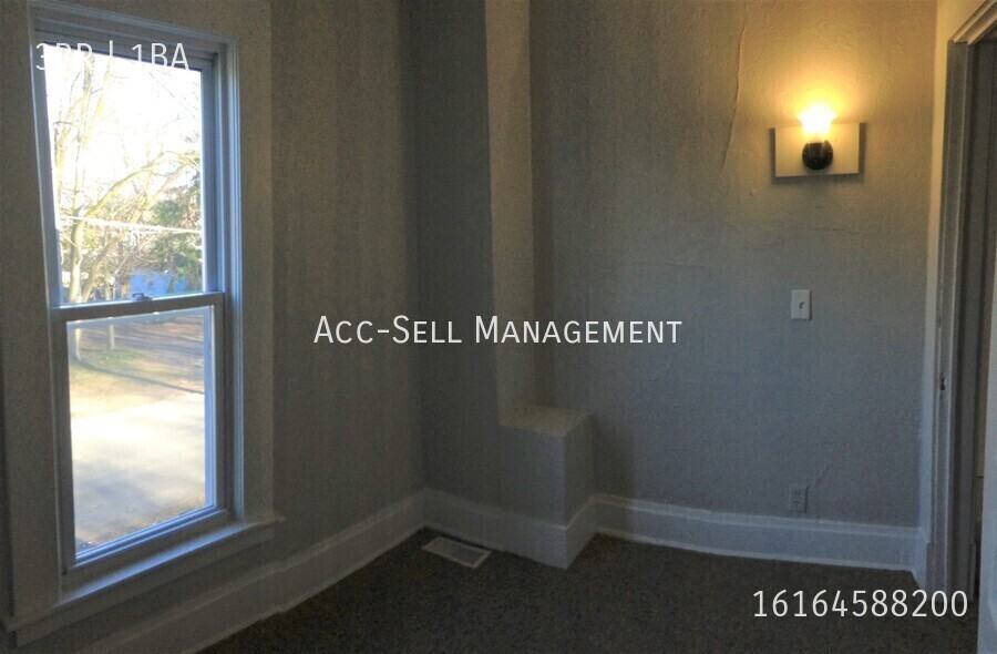 956 Adams Street Southeast - Photo 6 of 11