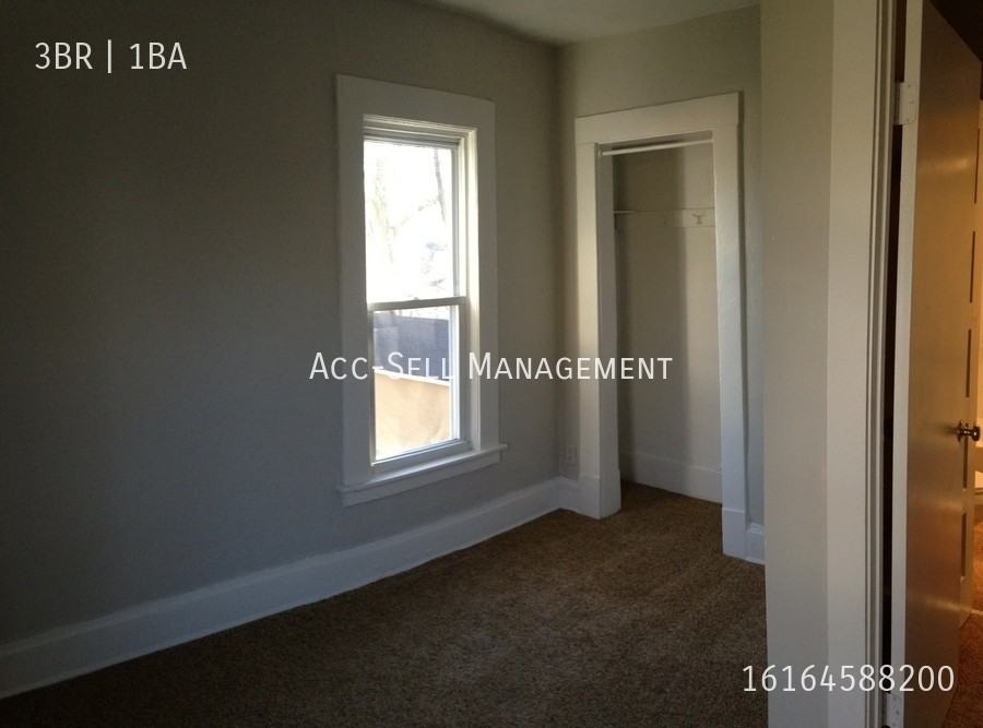 956 Adams Street Southeast - Photo 7 of 11