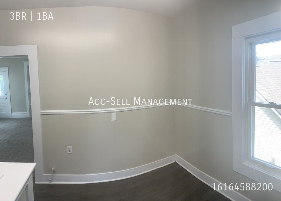 944 Davis Avenue Northwest #2 - Photo 4 of 8