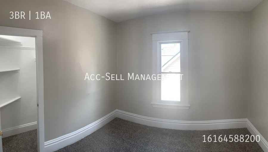 944 Davis Avenue Northwest #2 - Photo 5 of 8