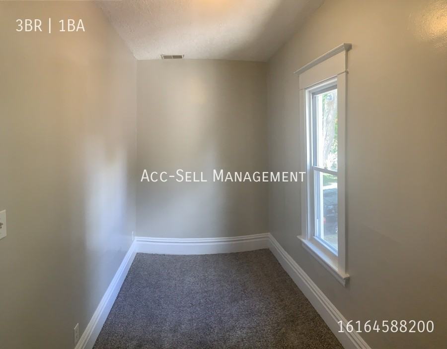 944 Davis Avenue Northwest #2 - Photo 6 of 8