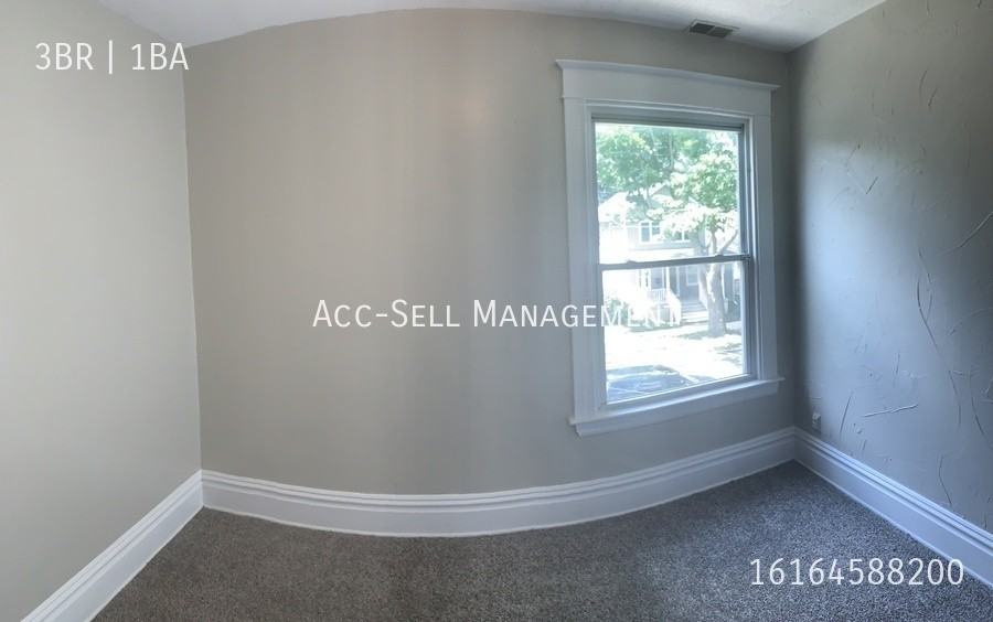 944 Davis Avenue Northwest #2 - Photo 7 of 8