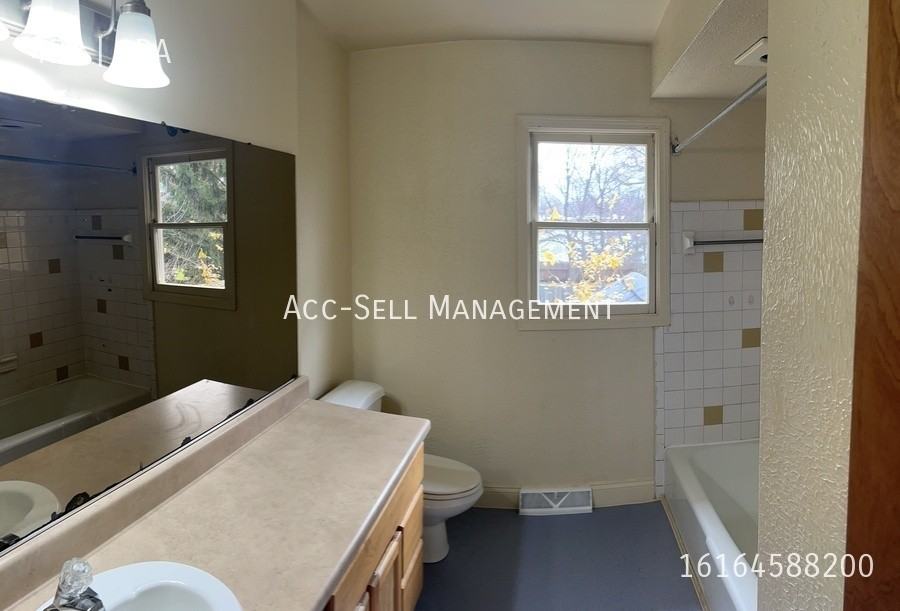 530 Hall Street Southeast - Photo 3 of 15