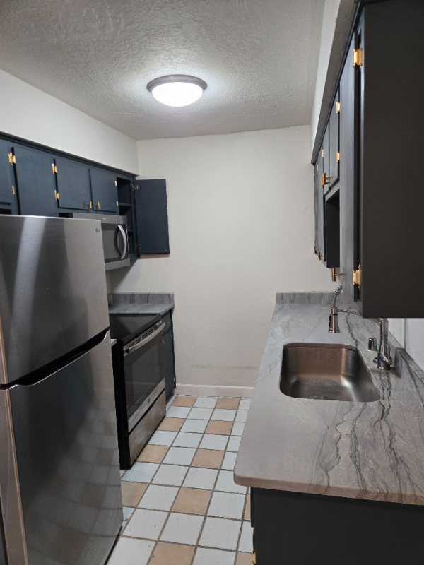 142 Rhode Island Street Southeast #A - Photo 2 of 11