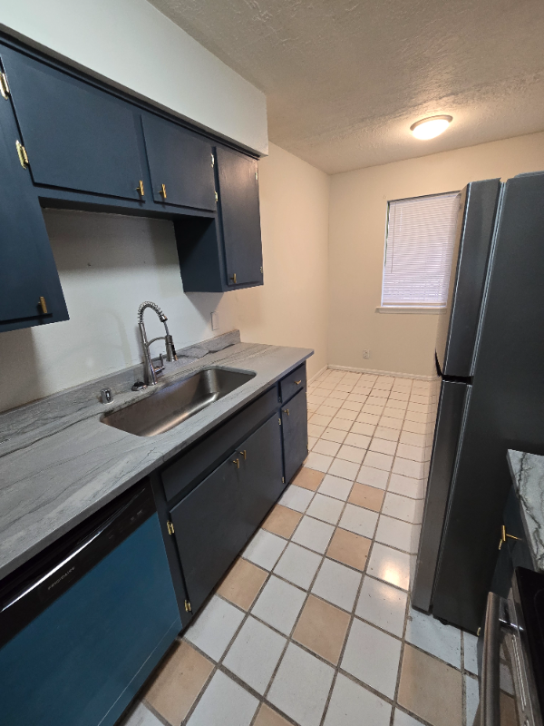 142 Rhode Island Street Southeast #A - Photo 5 of 11