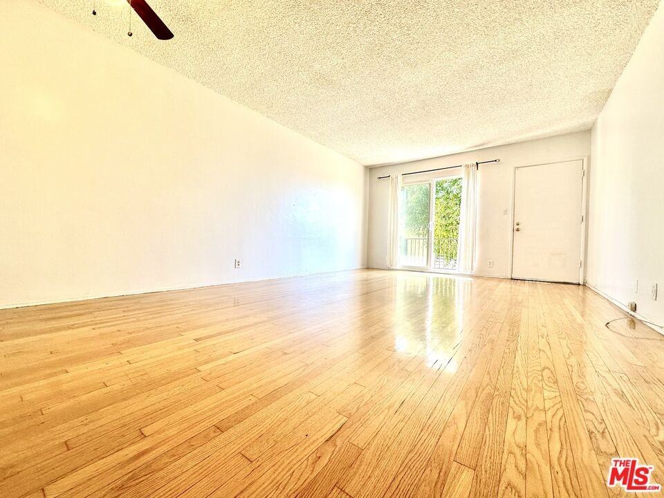 612 Illinois Court #612-2 - Photo 3 of 7